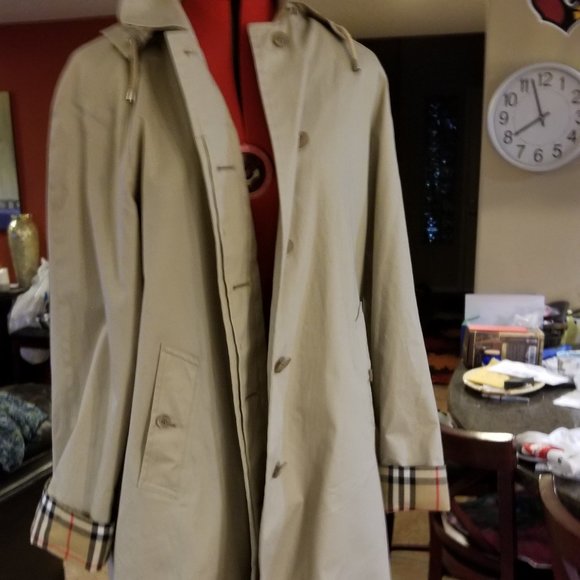 Burberry Jackets & Blazers - 💖Ladies Burberry Tan Button Up Overcoat Size 8